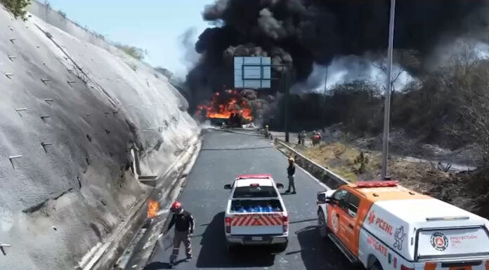 Se incendia pipa en la Monterrey-Reynosa
