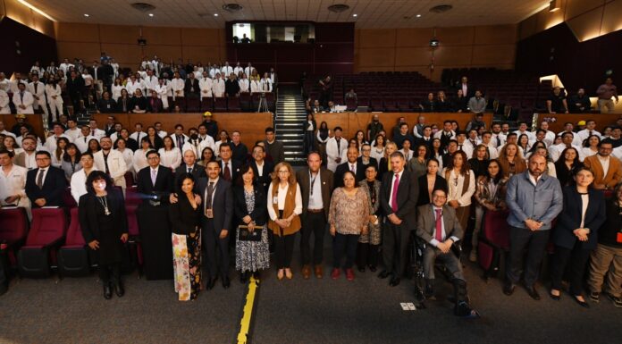 Inicia Pemex formación de 291 médicas y médicos especialistas y reconoce excelencia académica