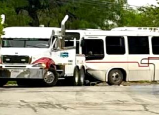 Accidente vial deja daños al parecer por una “correteada” contra delincuentes