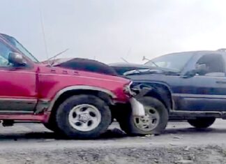 Chocan en el “Viaducto de la Muerte” dejando cuantiosos daños