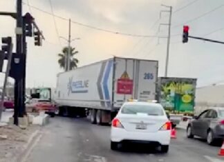 Chocan unidades en carretera a Monterrey dejando cuantiosos daños materiales