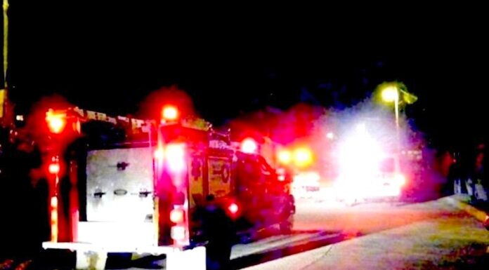 Se quema unidad y residentes dan aviso a los bomberos dejo daños materiales
