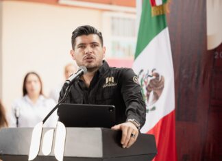 Impulsa Beto Granados valores cívicos y equipamiento escolar