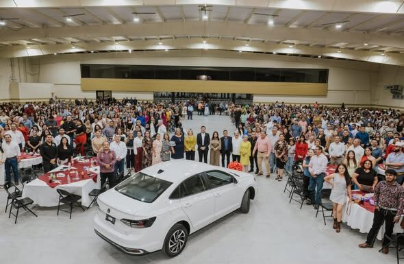 “Celebramos a quienes mueven la educación en Matamoros”: Beto Granados.