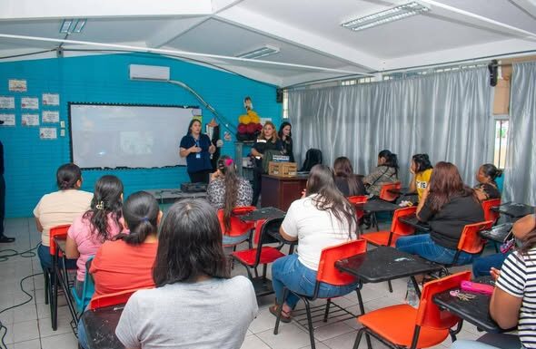 Capacitan a padres de familia como “Ángeles Viales»