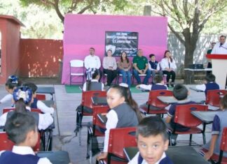 Benefician a más de mil 500 estudiantes con mobiliario escolar