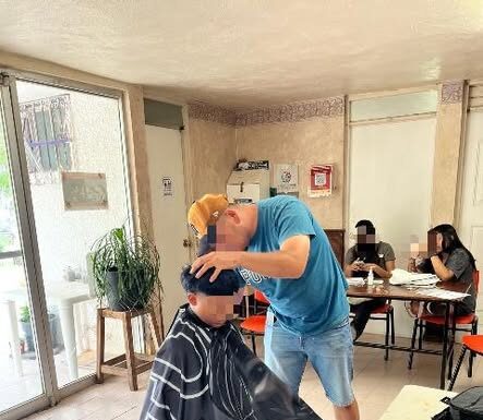 Reciben adolescentes en conflicto con la Ley Penal capacitación laboral en barbería