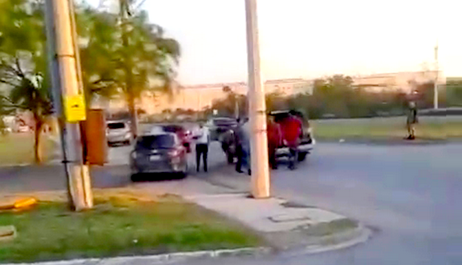 Aparatoso accidente deja daños y un lesionado