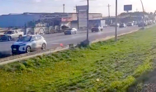 Accidentes viales dejan cuantiosos daños y caos vial