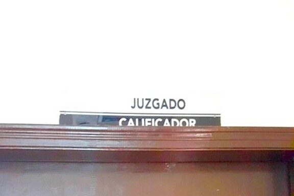 Arrestan a dos por molestar a las personas y alterar el orden