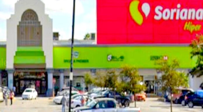 Arrestan a mujer al parecer sustraer mercancía de comercio