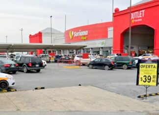 Arrestan a mujer por intentar sacar mercancía de comercio sin pagar