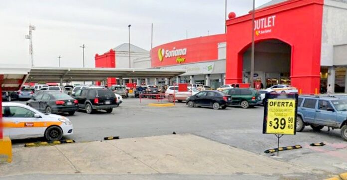 Arrestan a mujer por intentar sacar mercanc_a de comercio sin pagar