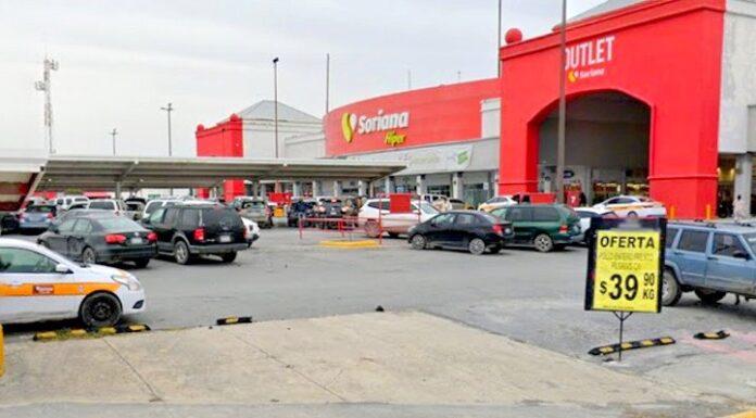 Arrestan a mujer por intentar sacar mercancía de comercio sin pagar