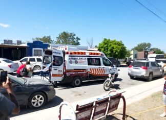Auxilian a persona en audiencia pública y es internada en un hospital