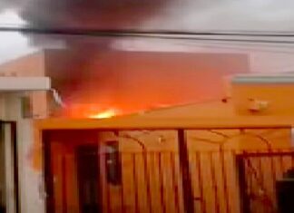 Bomberos acuden a sofocar incendio en vivienda que dejo daños materiales