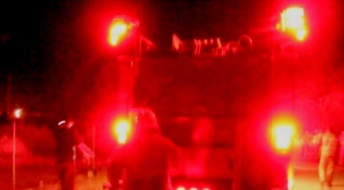 Bomberos acuden ha llamado de incendio en apartada colonia popular