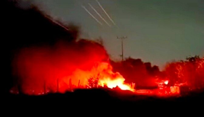 Bomberos sofocan incendio en pastizal que dejo daños y contaminación