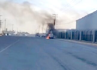 Bomberos sofocan incendio en unidad en parque industrial