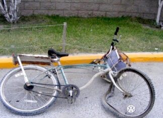 Chocan ciclistas y uno sale con severas lesiones