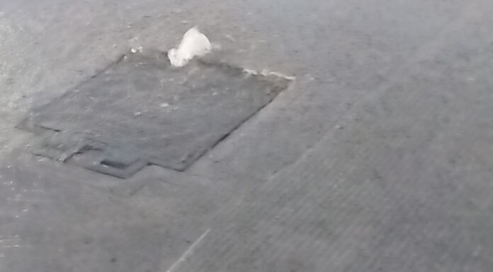 Miles de litros de agua potable se desperdician por fuga en su quinto día
