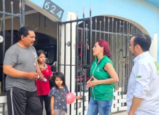 Diputada Casandra de los Santos recorre casa por casa en colonias de su distrito