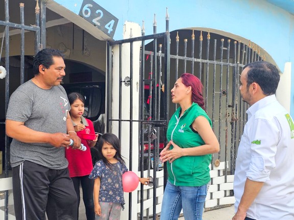 Mantiene Casandra de los Santos cercanía
