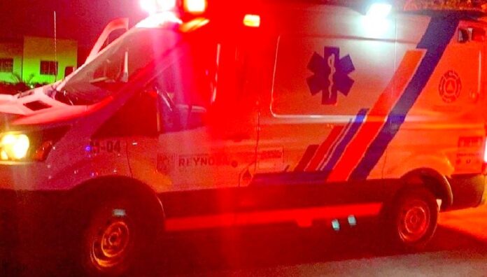Unidad médica auxilia a persona que al parecer fue atropellada