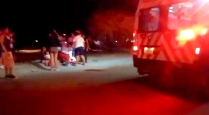 Unidad médica auxilia a victimas tras sufrir percance vehicular