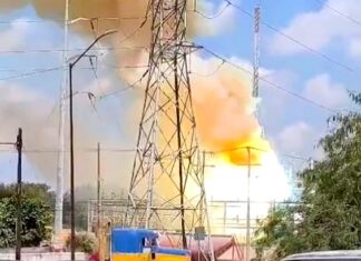 Voraz incendio con explosión en subestación de CFE provocó apagones y daños