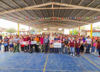 Entregó Alcalde Carlos Peña Ortiz Becas para estudiantes de la escuela primaria Escudo Nacional
