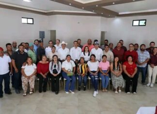 Productores pesqueros reciben orientación sobre programas de apoyo estatal