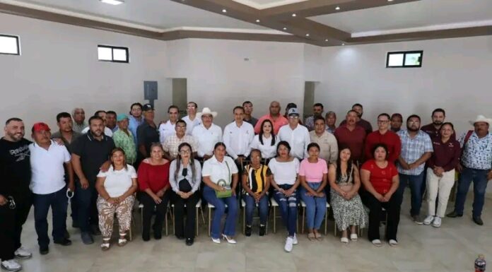 Productores pesqueros reciben orientación sobre programas de apoyo estatal