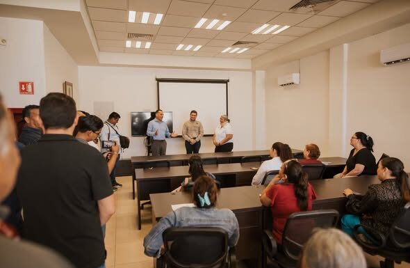 Beto Granados fortalece la coordinación con autoridades educativas estatales durante visita al CREDE Matamoros