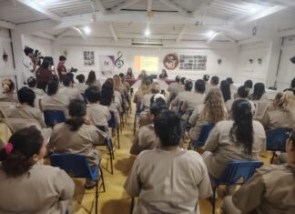 Impulsa CEDES Altamira reinserción social de PPLs a través de taller de velas aromáticas