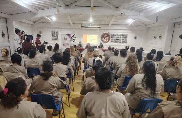 Impulsa CEDES Altamira reinserción social de PPLs a través de taller de velas aromáticas