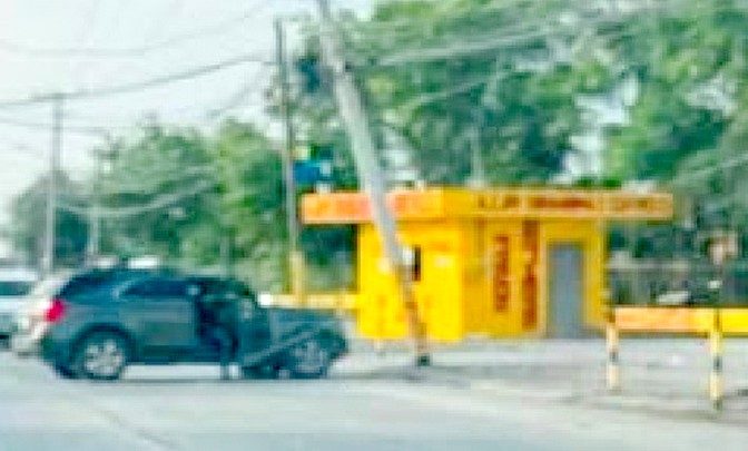 Accidente deja daños materiales y obstrucción vehicular