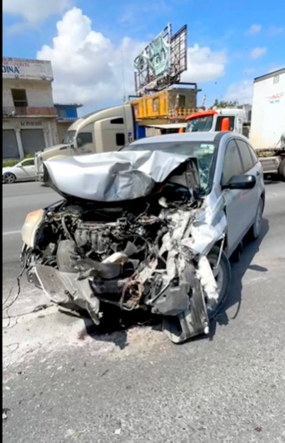 Accidente en carretera Reynosa-Río Bravo deja daños materiales (3)