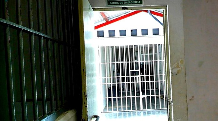 Arrestan a sujeto por molestar a las personas y alterar el orden