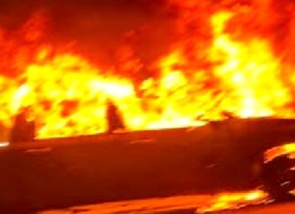 Bomberos sofocan unidad en concurrida colonia que dejo daños materiales
