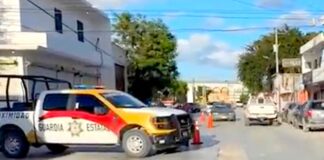 Chocan en concurrida vialidad dejando daños materiales