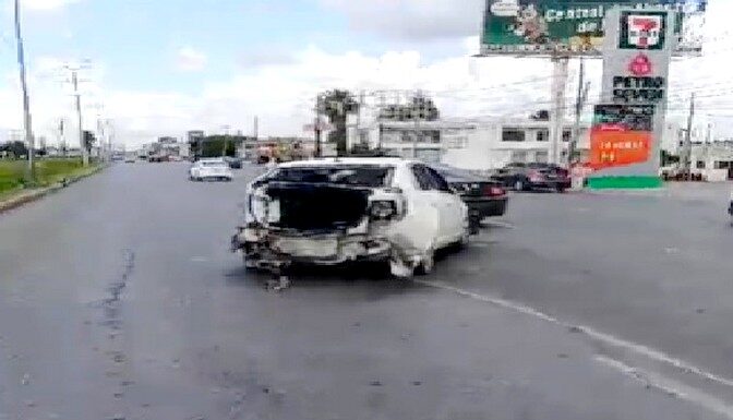 Chocan en el libramiento Monterrey y dejan caos vial