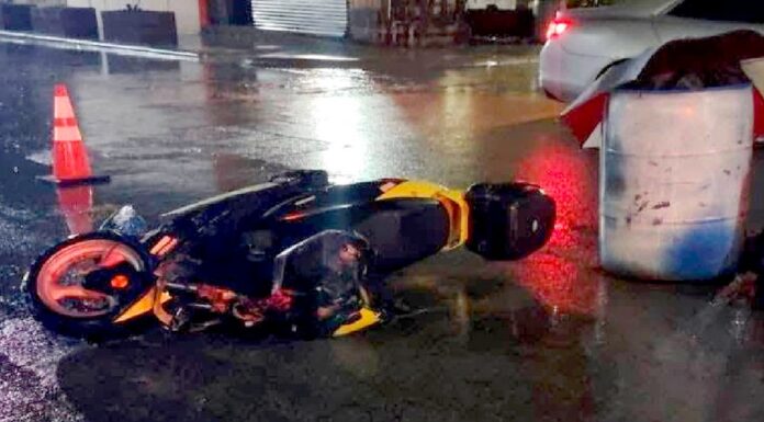 Unidad medica auxilia a victima tras ser impactado en su motocicleta