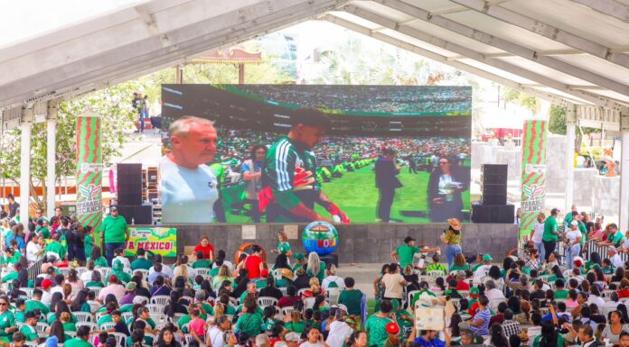 Compartieron emociones del Mundial de Futbol familias reynosenses en la plaza Miguel Hidalgo