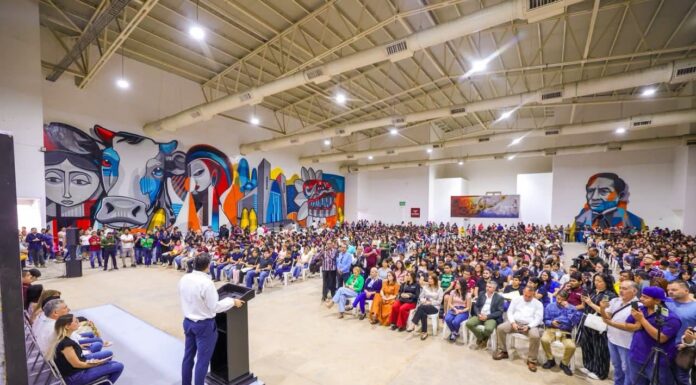 Apuesta Alcalde Carlos Peña Ortiz por educación de jóvenes universitarios con Becas Municipales