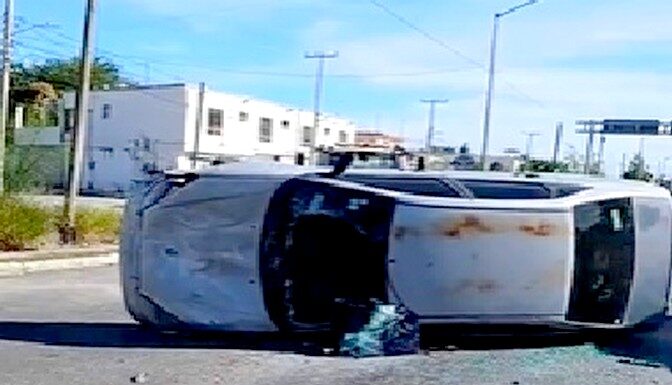Accidente vial deja lesionados y daños en boulevard Oriente