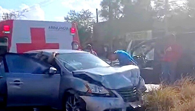 Accidente vial deja personas lesionadas y daños en la J.L. Portillo