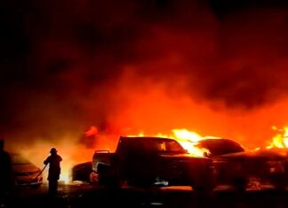 Arde yonke con unidades y deja cuantiosos daños materiales