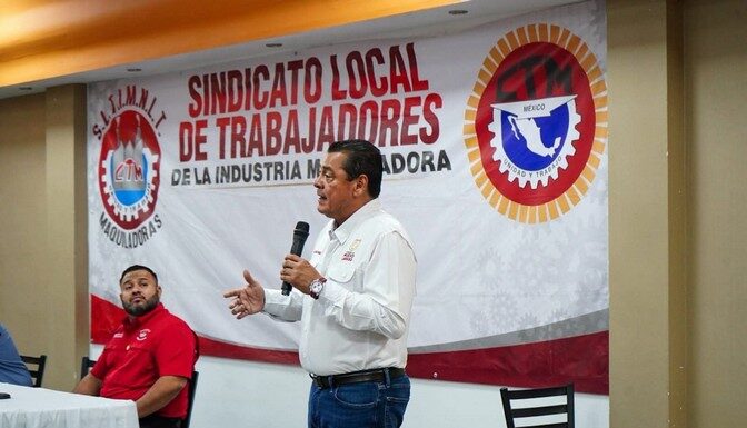 Mete Carlos De Anda presión a obras y escucha a obreros de Nuevo Laredo