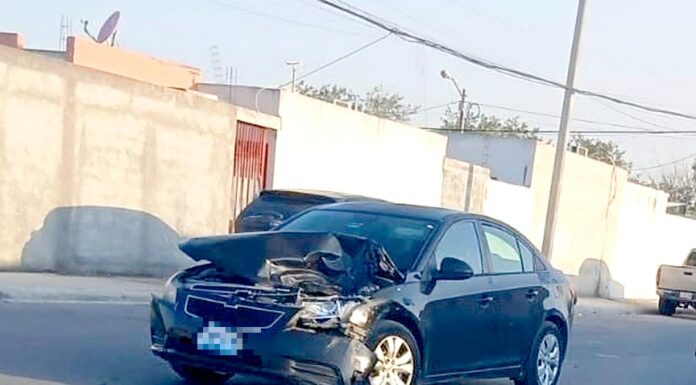Chocan y dejan cuantiosos daños en colonia Puerta Grande